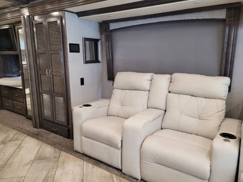 2022 Fleetwood Discovery 38K - Image 12