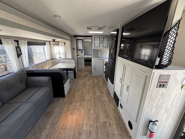 2022 Forest River Vibe 28BH - Image 16