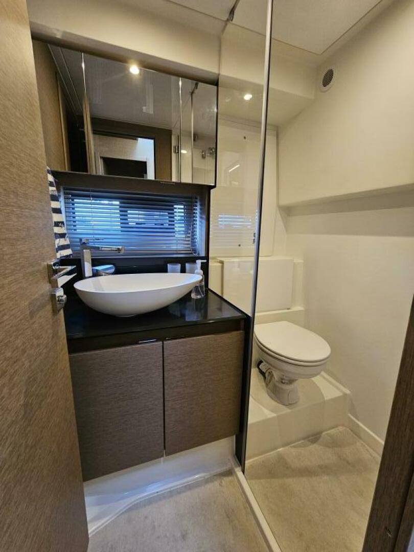 2018 Prestige 460 Fly - Image 18