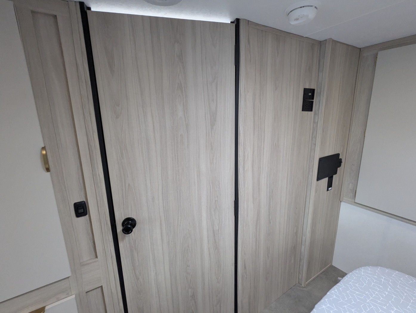 2027 Coachmen Cross Trail 26XG - Image 23