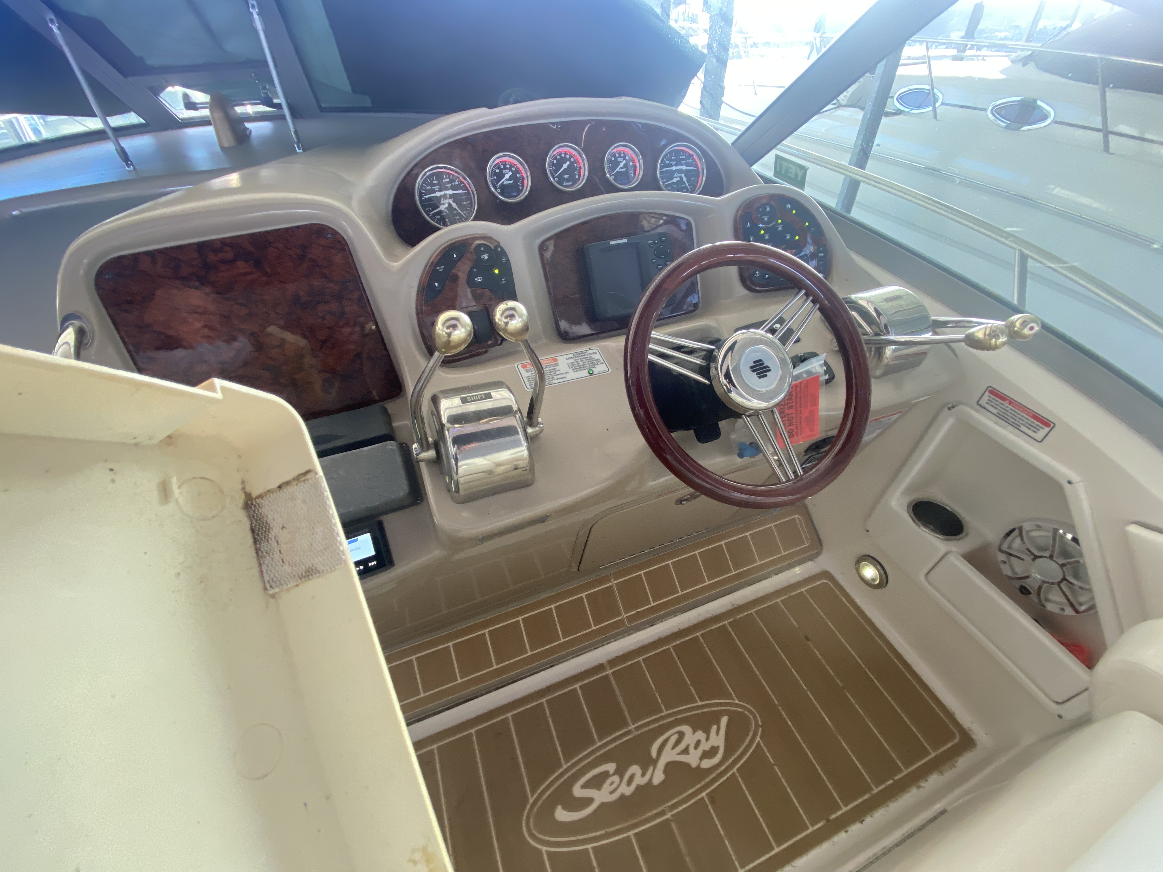 2004 Sea Ray Sundancer 320 - Image 25