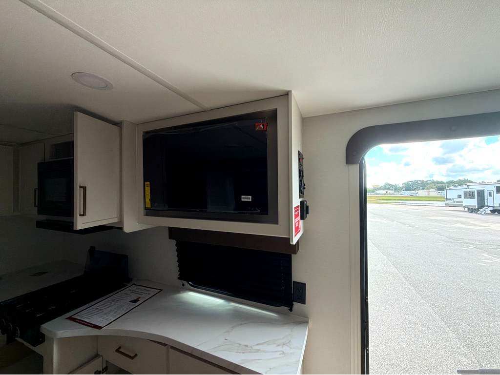 2027 GRAND DESIGN TRANSCEND 265BHT - Image 29