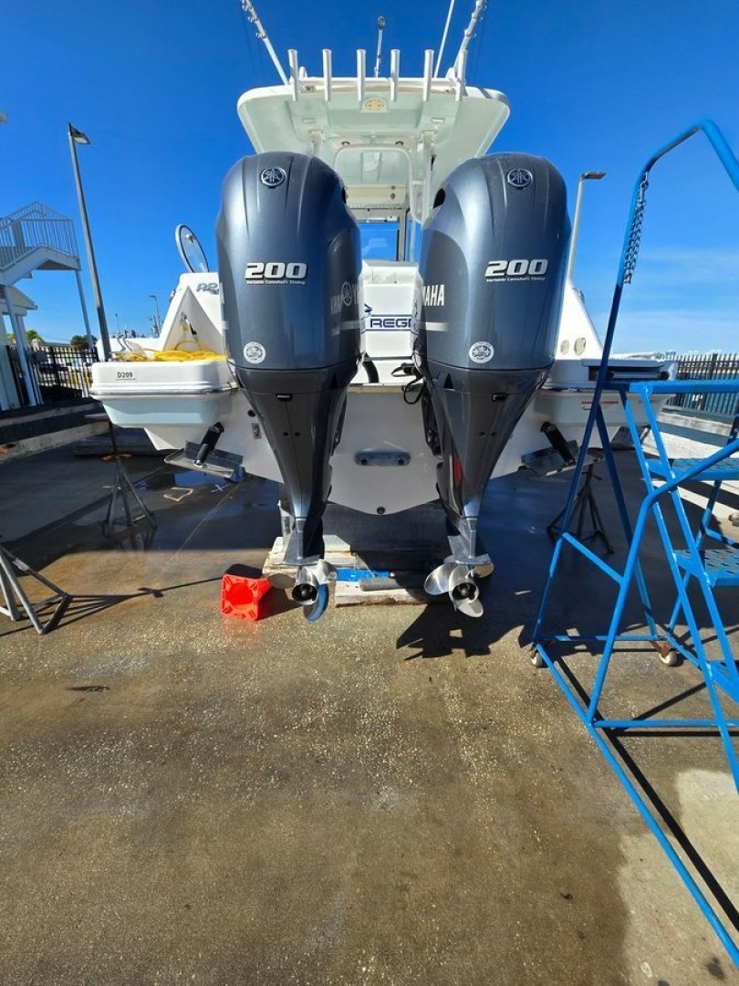 2022 Robalo R272 - Image 19