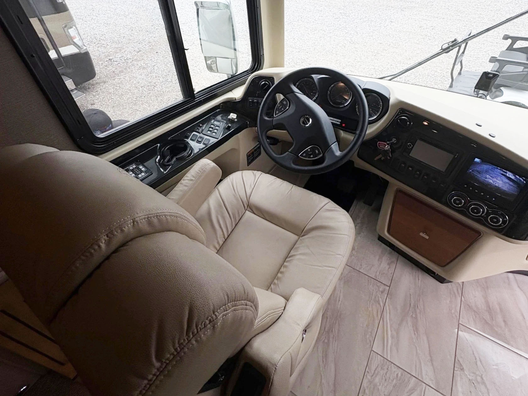 2018 TIFFIN PHAETON 40 QKH - Image 15