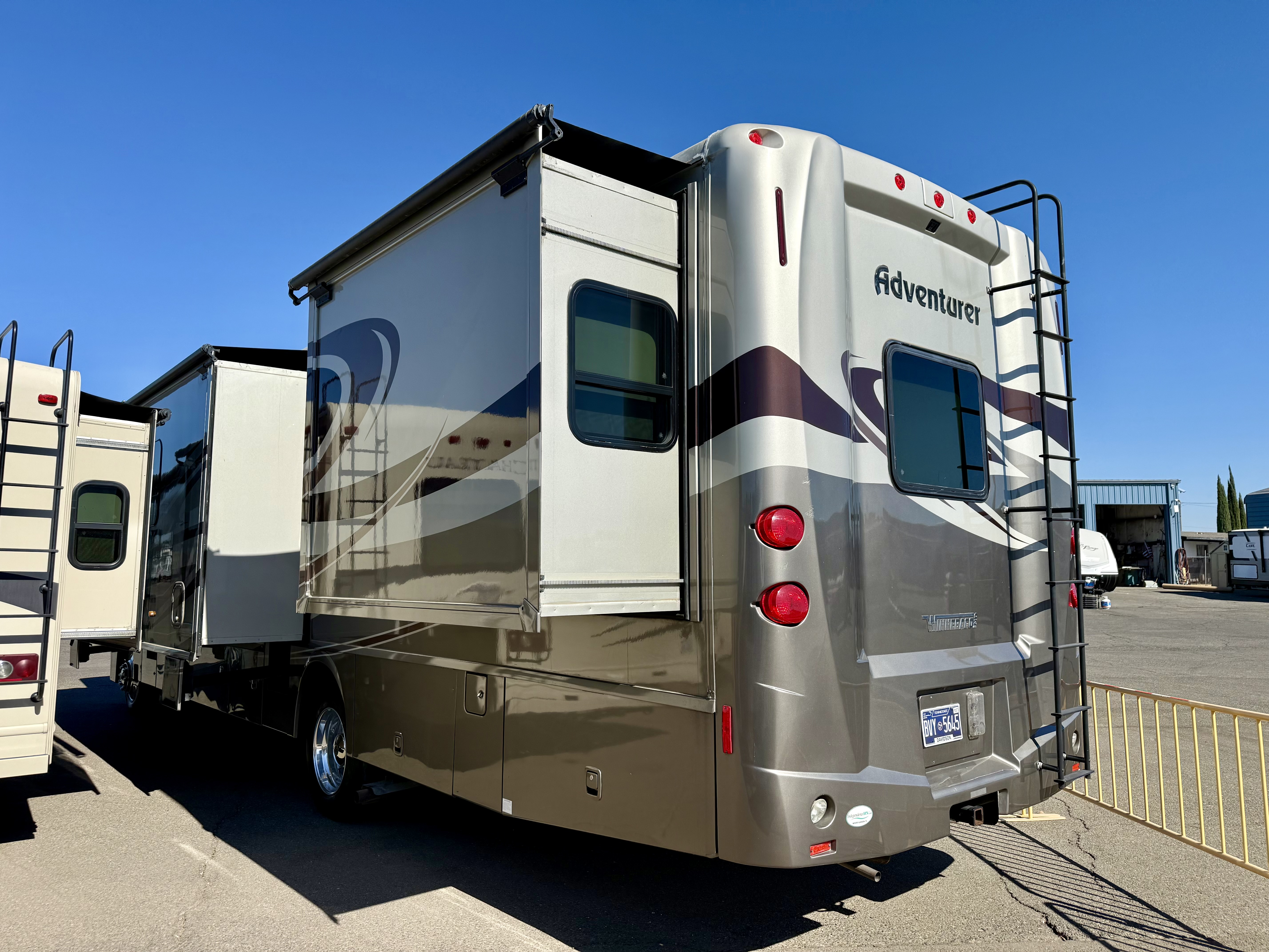 2015 Winnebago Adventurer 38Q - Image 3