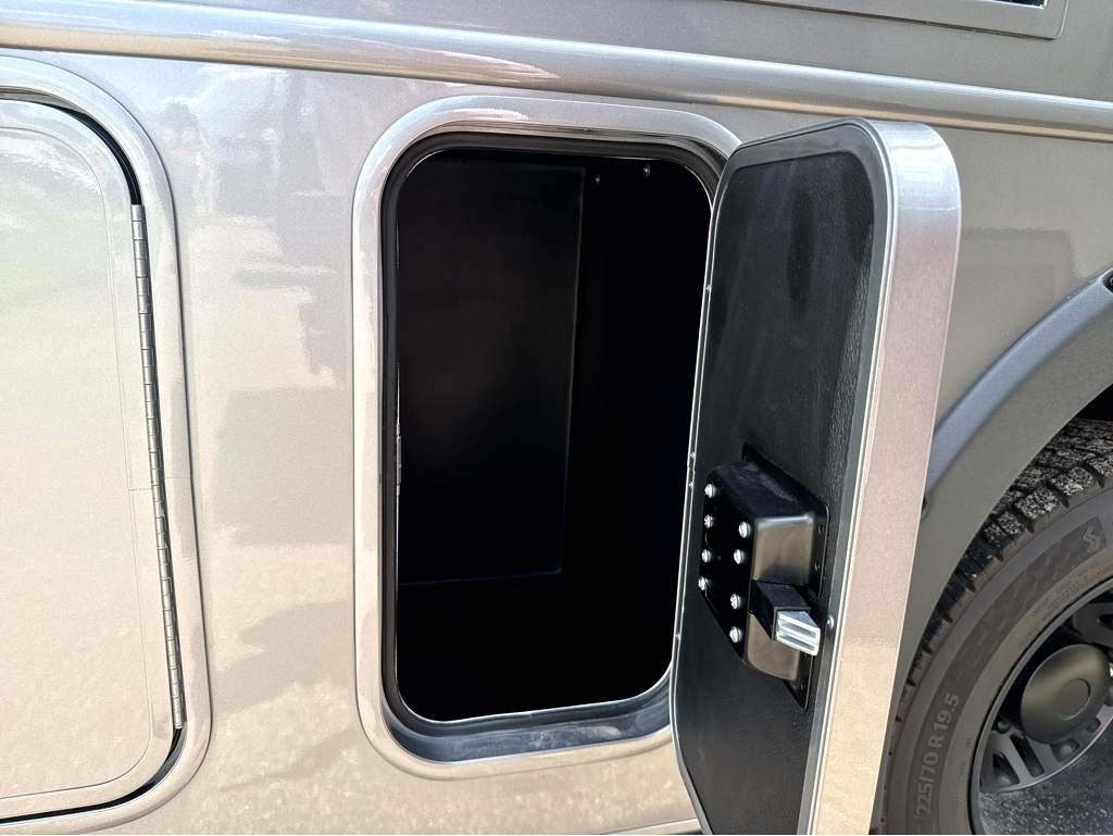2027 ENTEGRA COACH ESTEEM XL 32U - Image 7