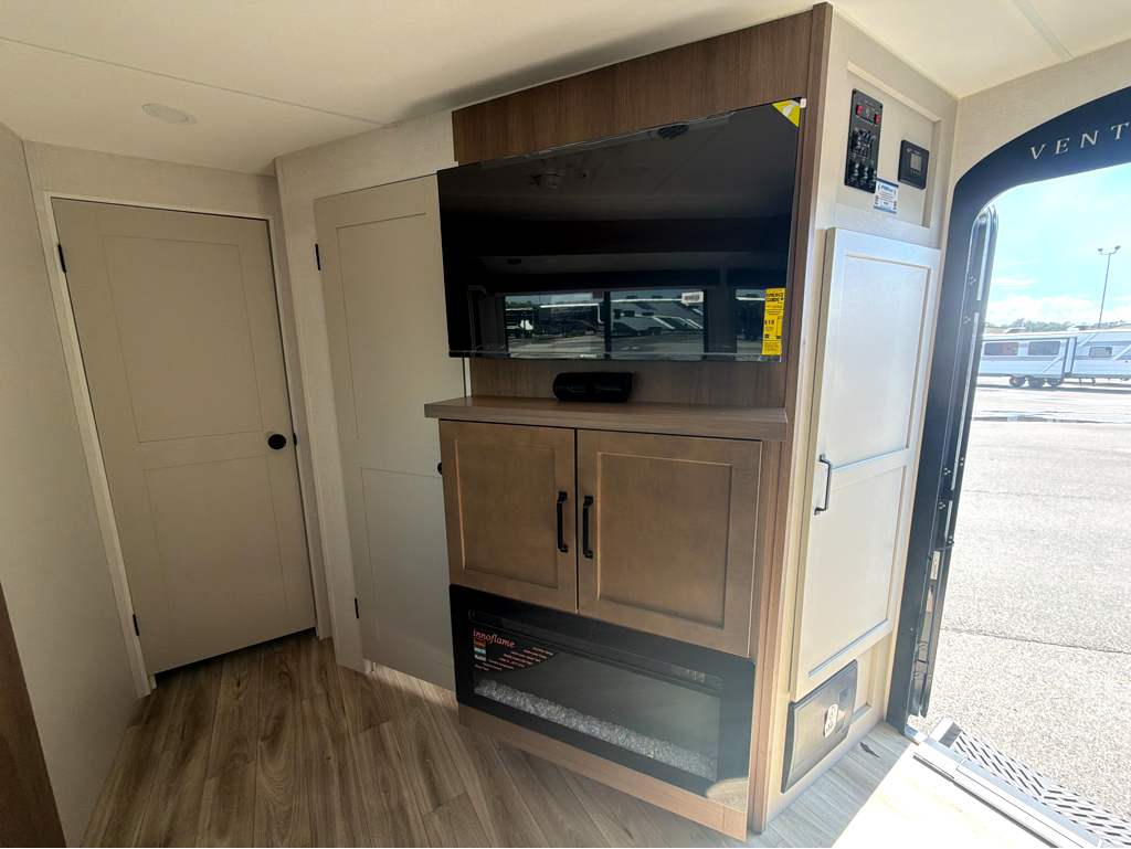 2027 VENTURE RV SPORTTREK 333VIK - Image 21