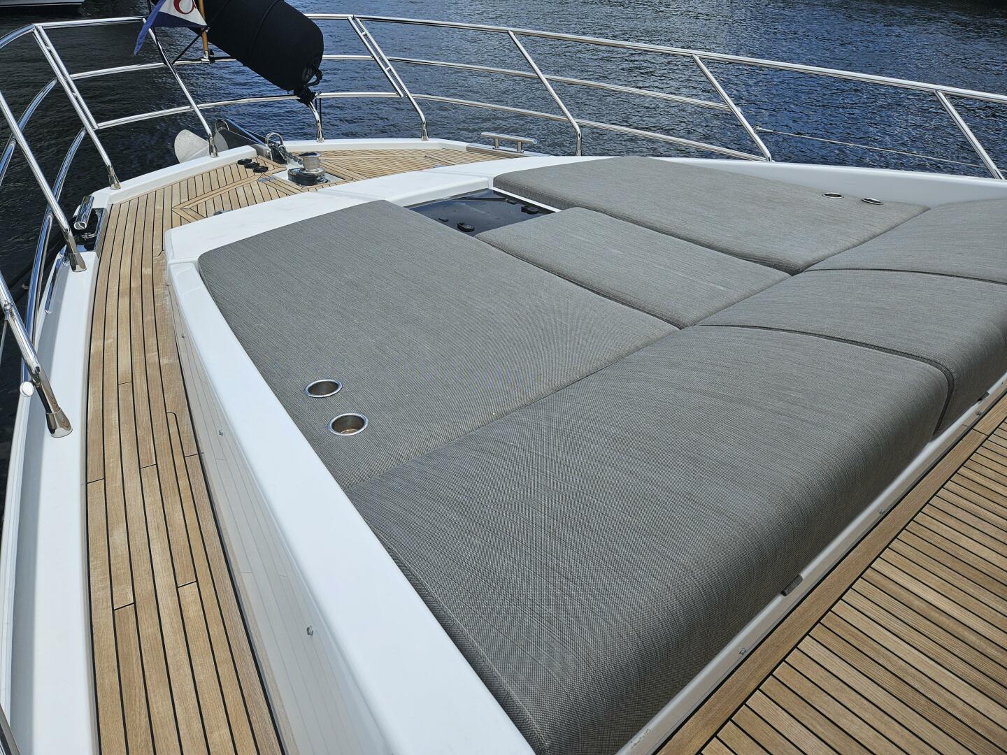 2022 Azimut 66 - Image 17