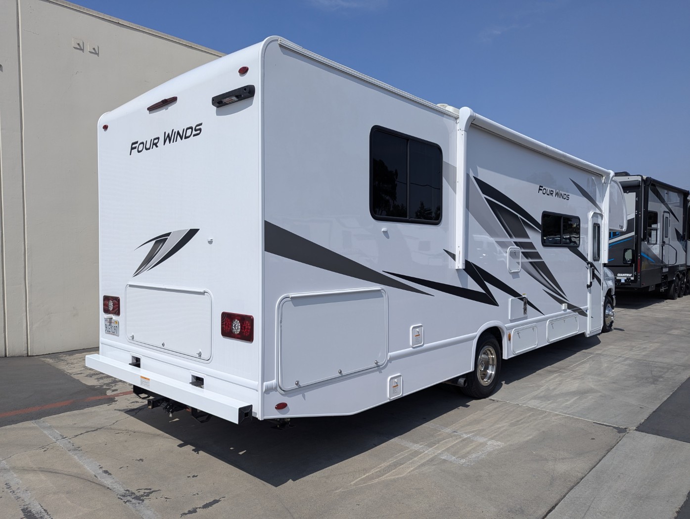2025 Thor Motor Coach Four Winds 31MV - Image 5