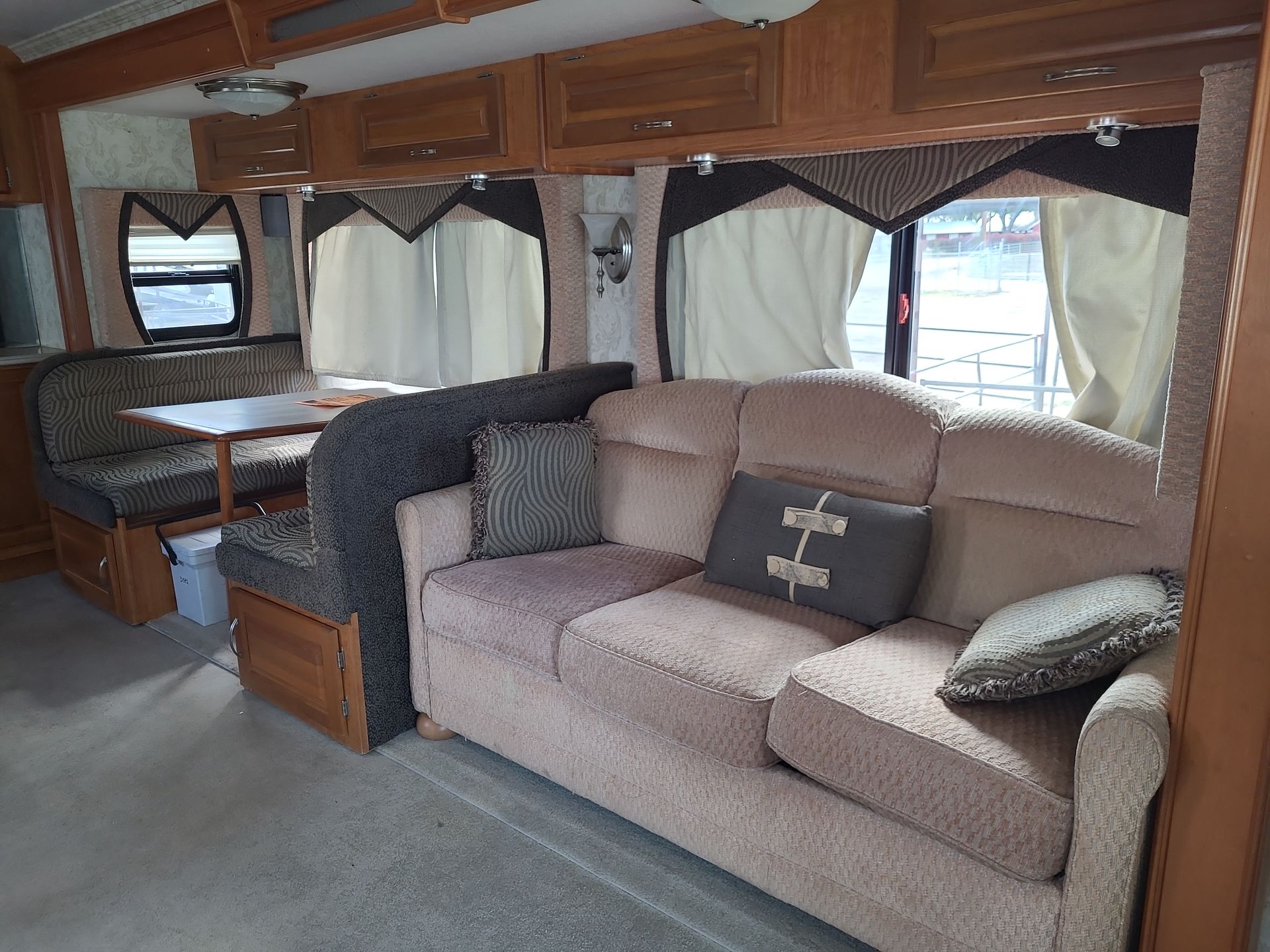 2005 National Tropical 396LX - Image 16