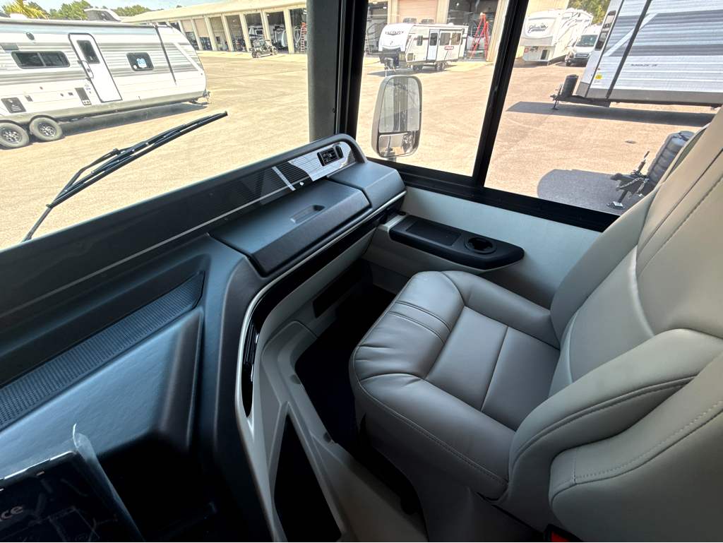 2027 JAYCO PRECEPT 31UL - Image 35