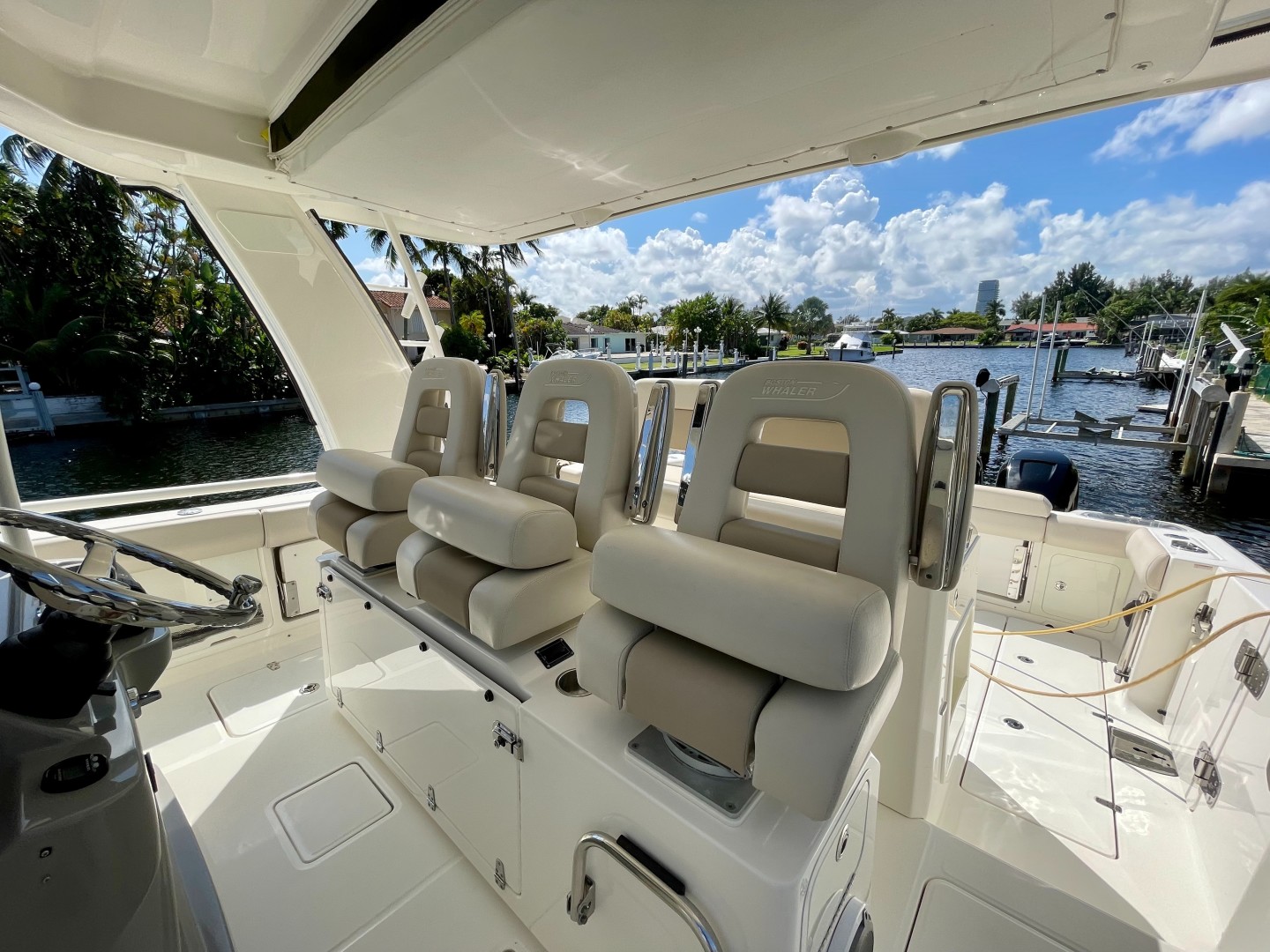 2016 Boston Whaler 420 Outrage - Image 7