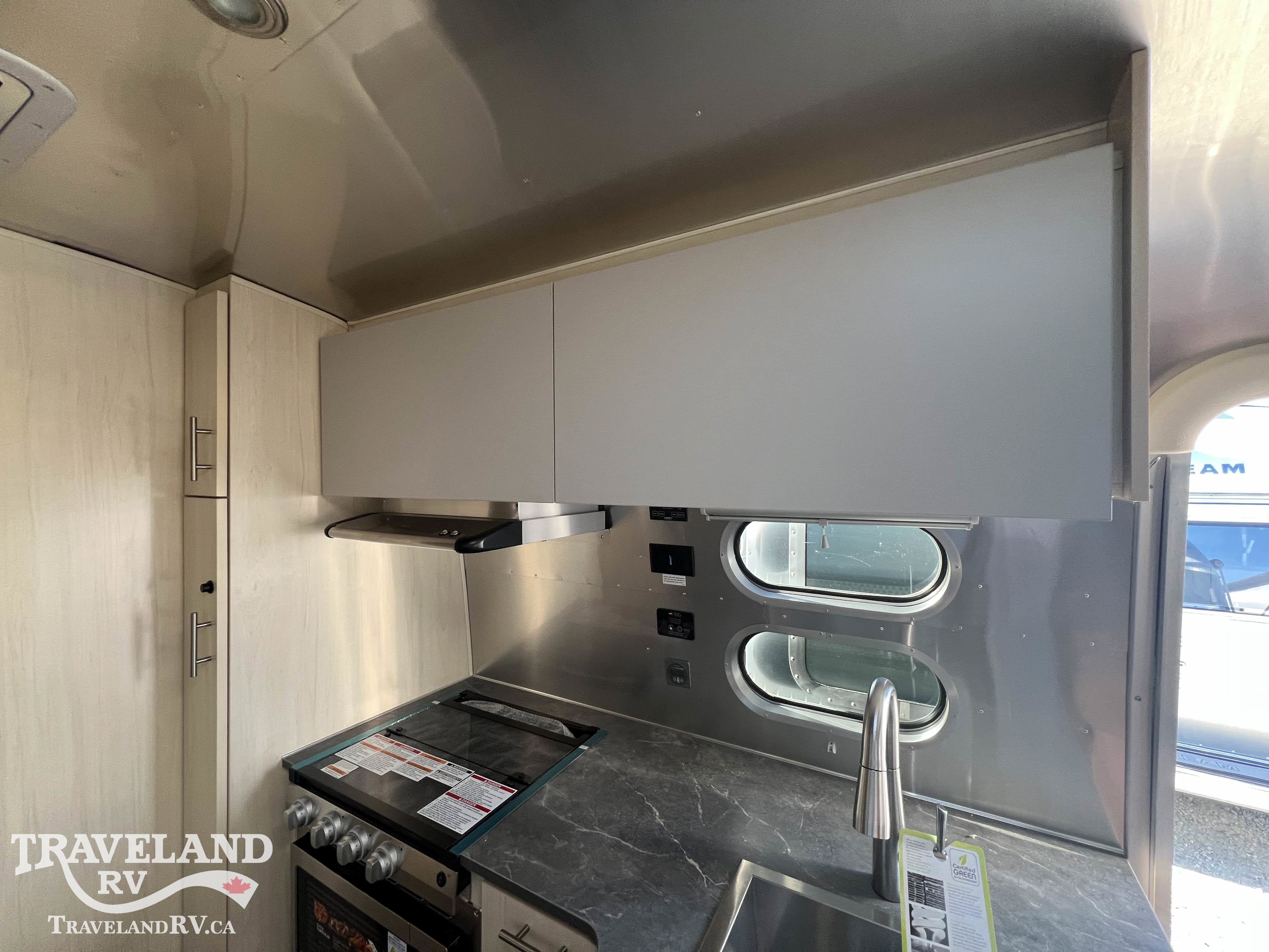 2026 Airstream Flying Cloud 25FB - Image 13