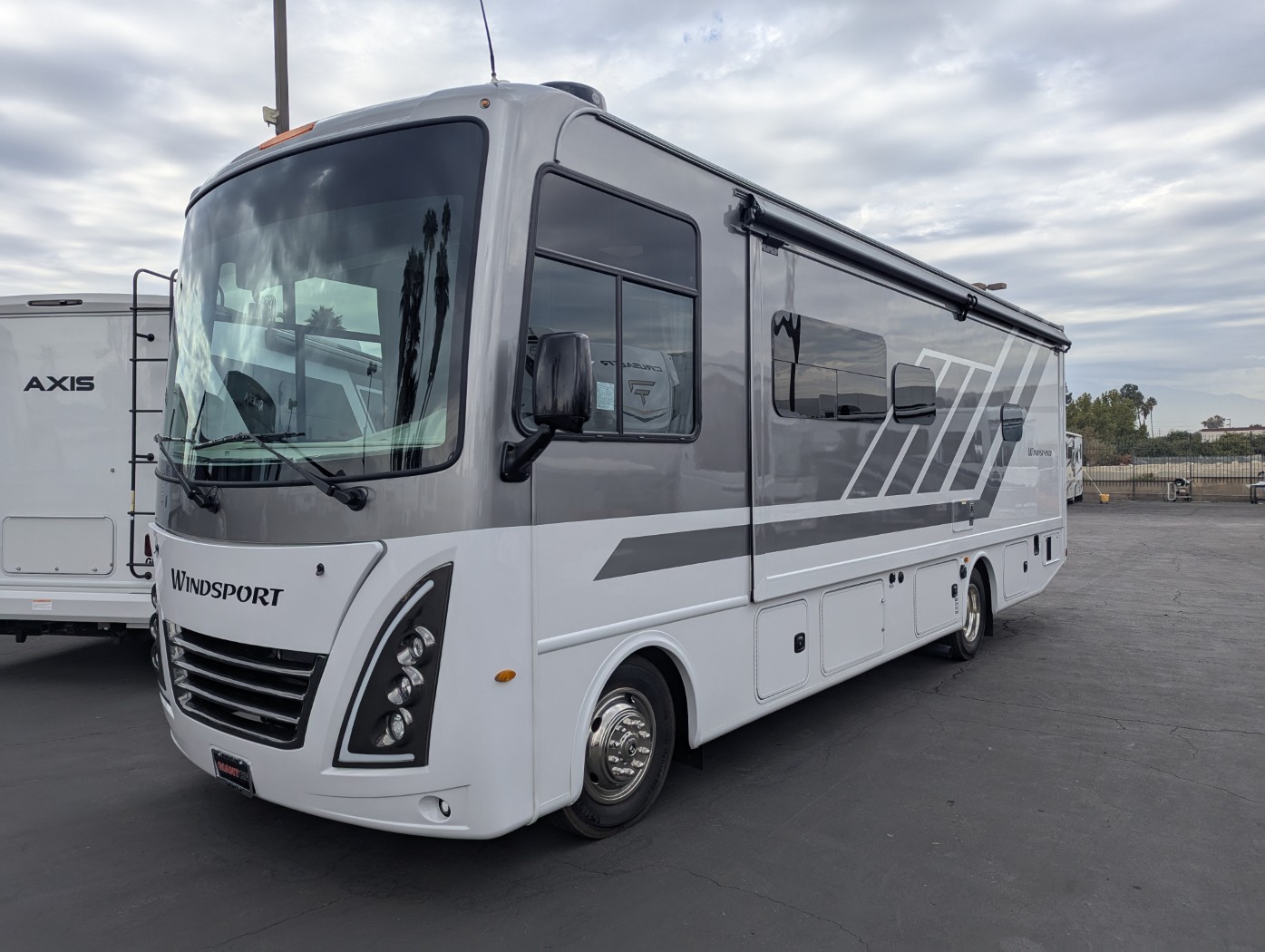 2026 Thor Motor Coach Windsport 29L - Image 3
