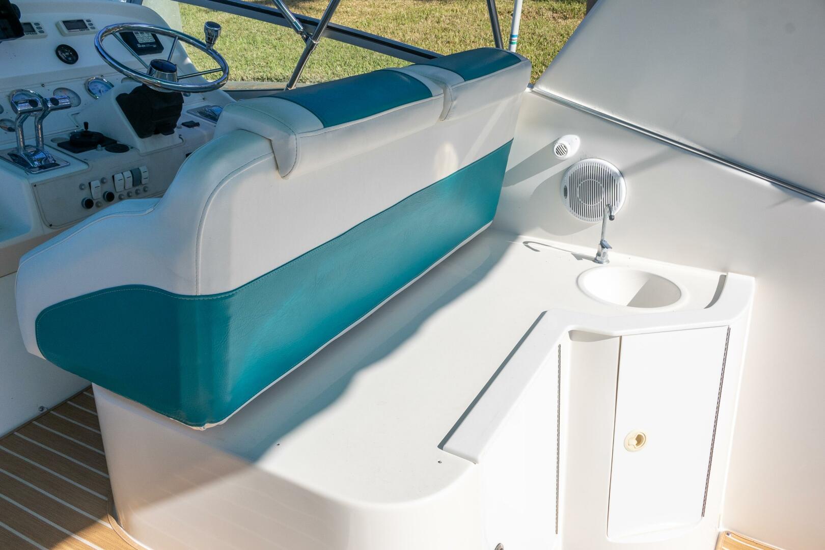 1995 Cruisers ESPRIT 3570 - Image 16