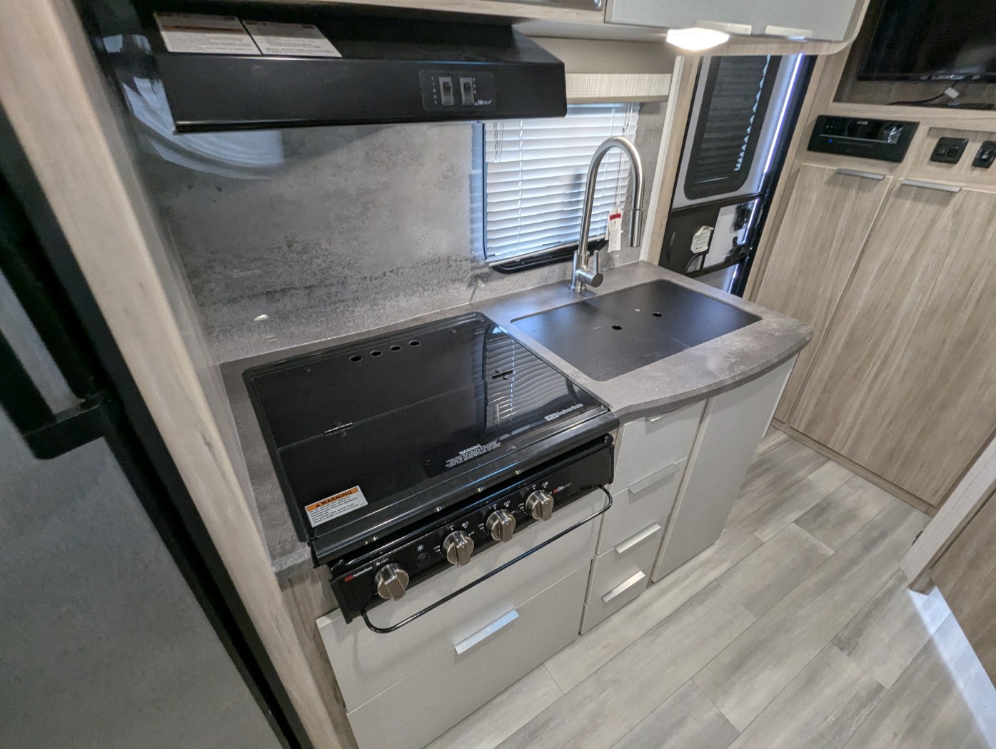 2021 Winnebago Micro Minnie 1808FBS - Image 21