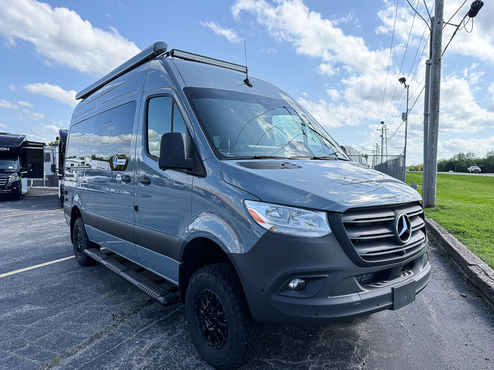 2025 THOR MOTORCOACH 19A - Image 1