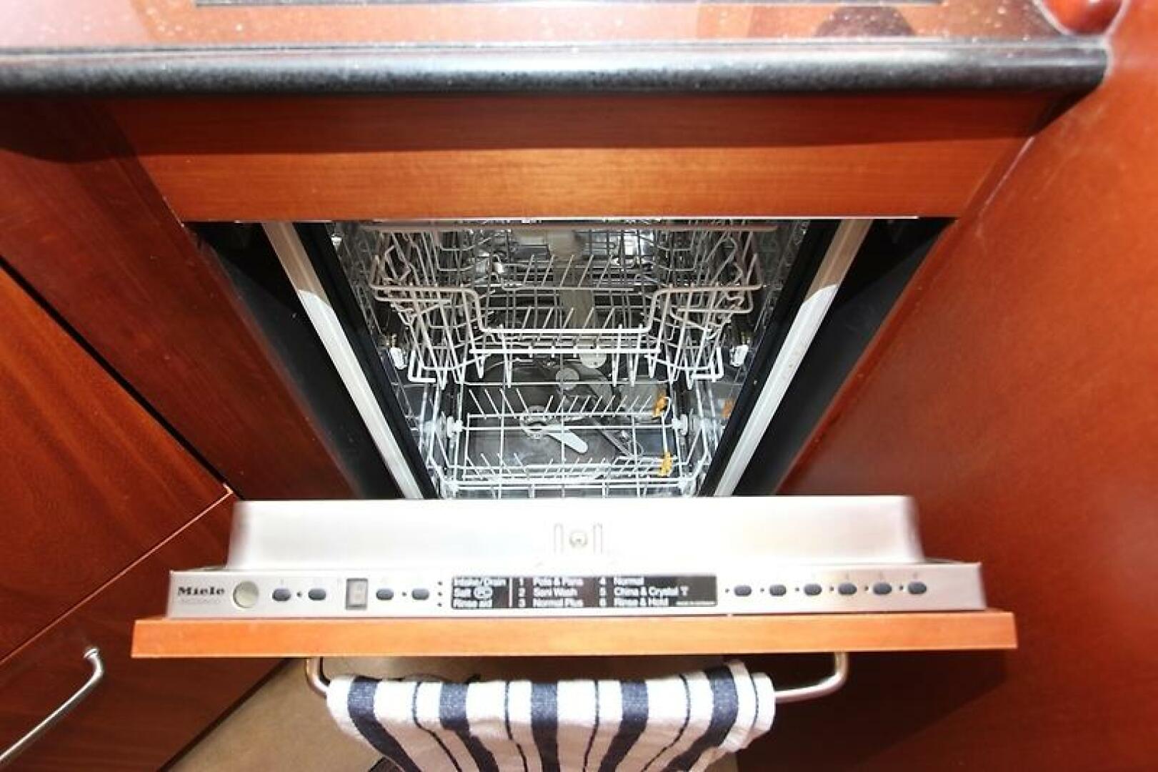2006 Huckins 56 Linwood - Image 32