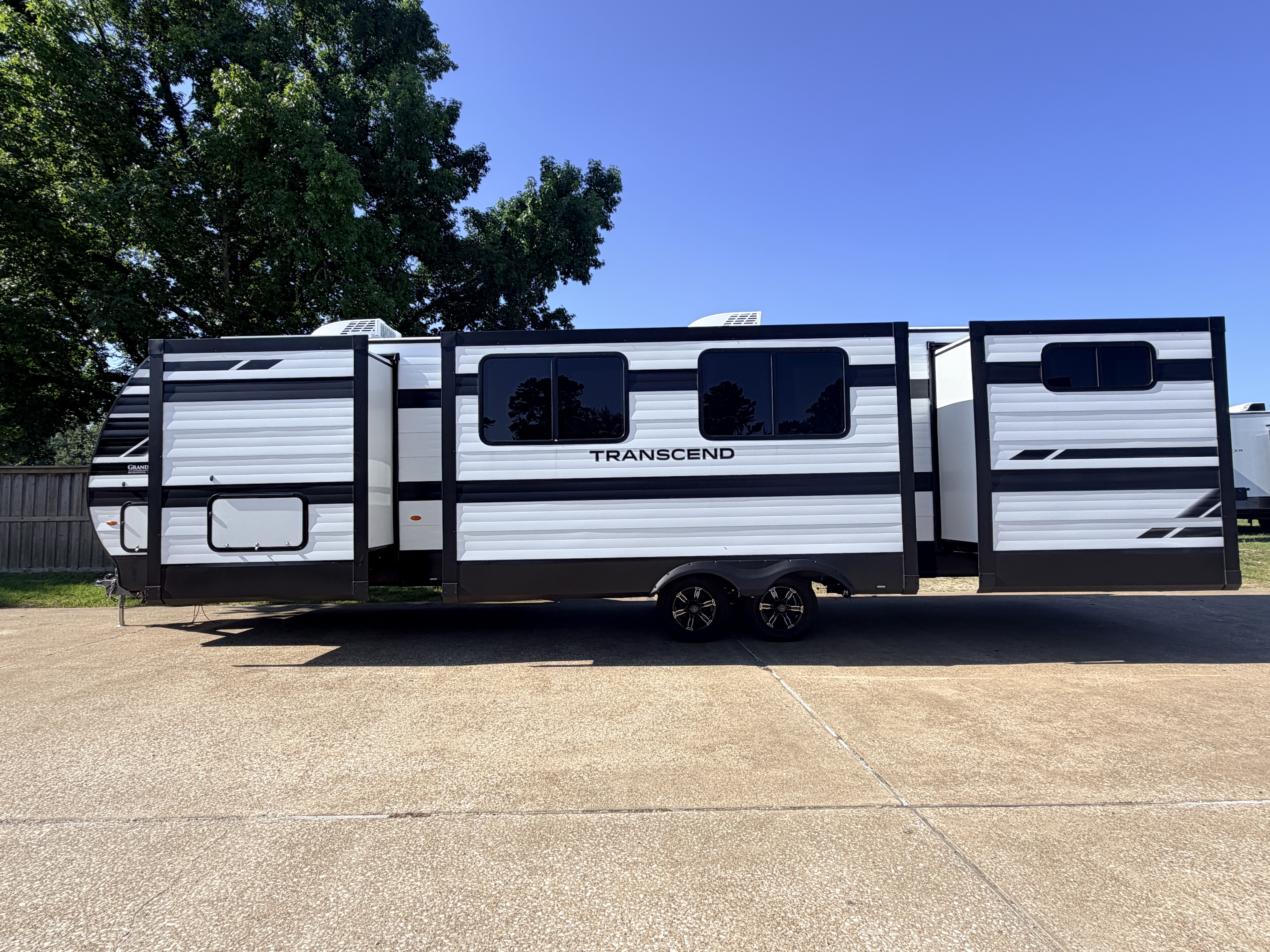 2027 Grand Design Transcend 335BHT - Image 4