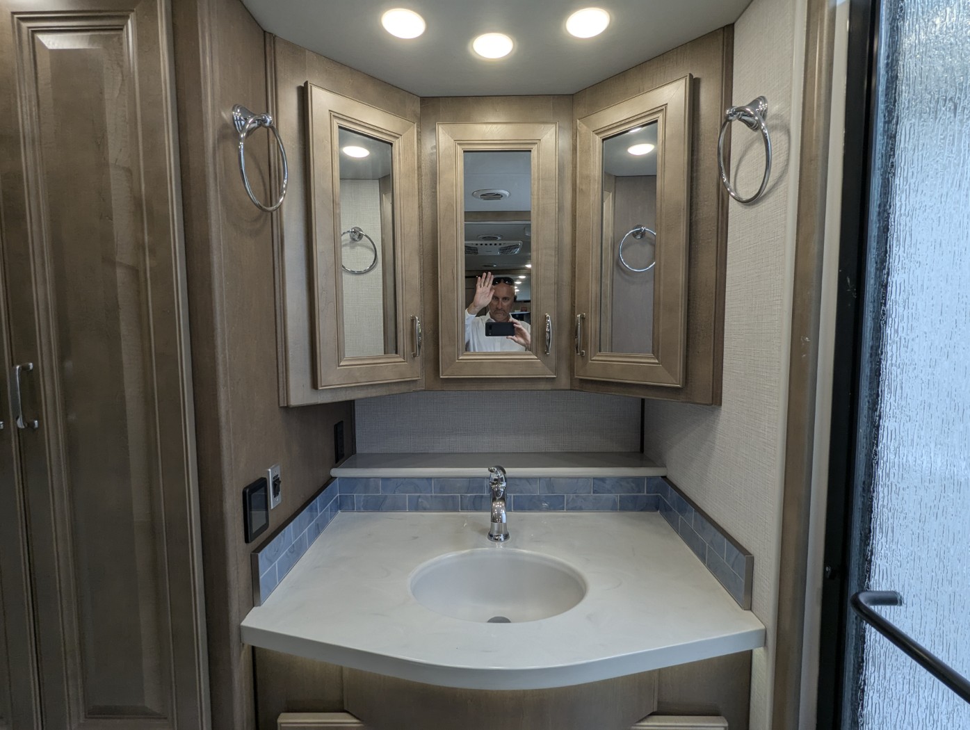 2026 Fleetwood Discovery 38N - Image 35