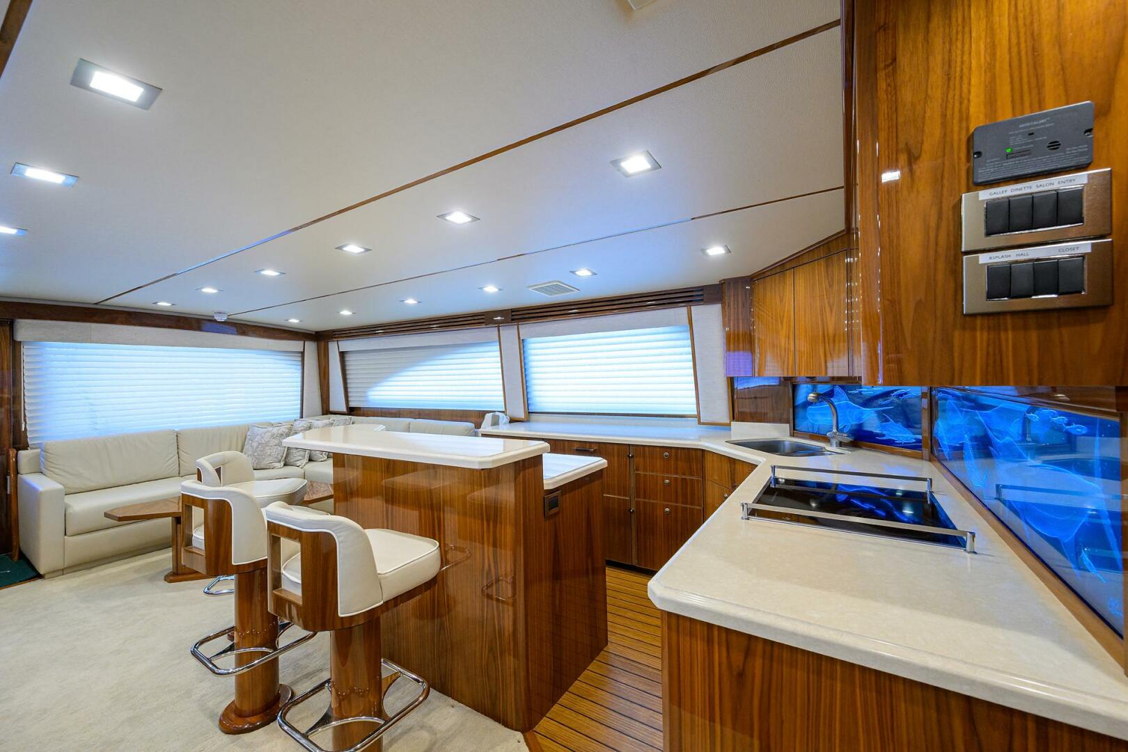 2021 Viking 72 Convertible - Image 8