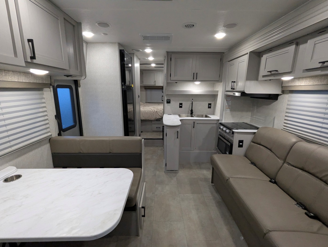 2025 Coachmen Leprechaun 260QB - Ford E-450 - Image 15