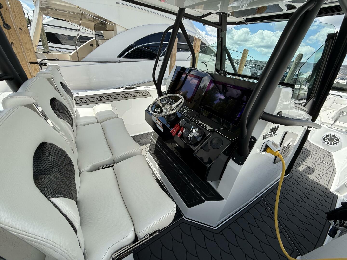 2022 Wellcraft 352 Fisherman - Image 15