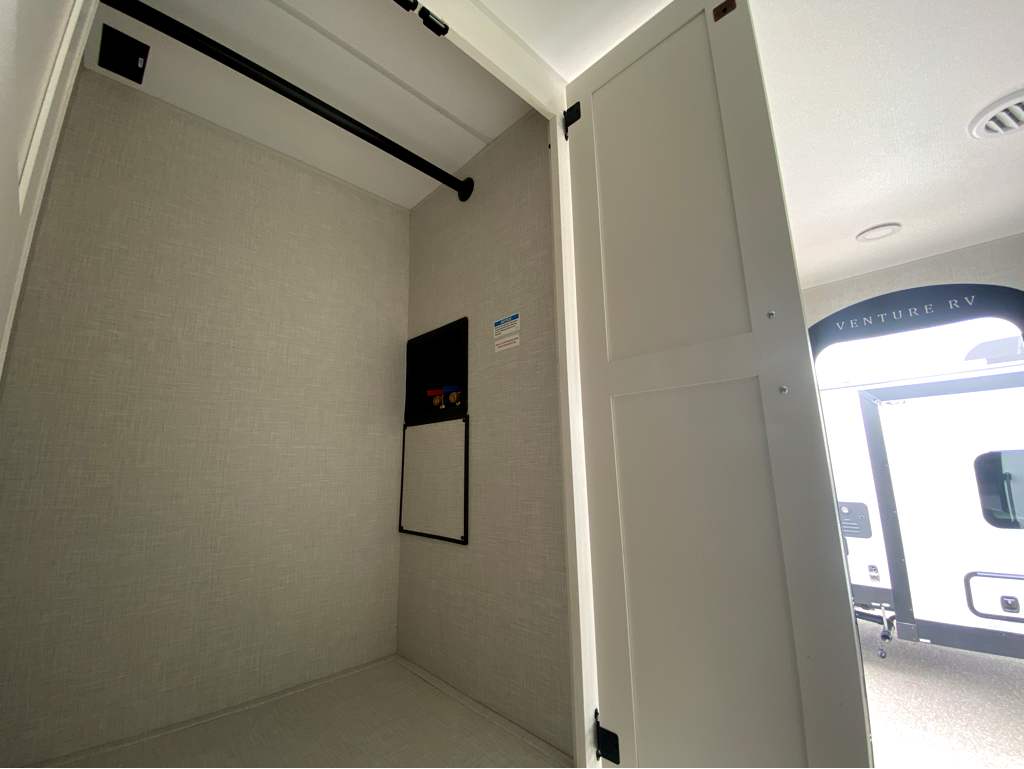 2026 VENTURE RV SPORTTREK 333VMI - Image 35