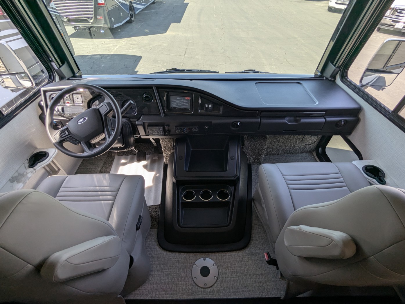 2026 Holiday Rambler Admiral 34J - Image 11