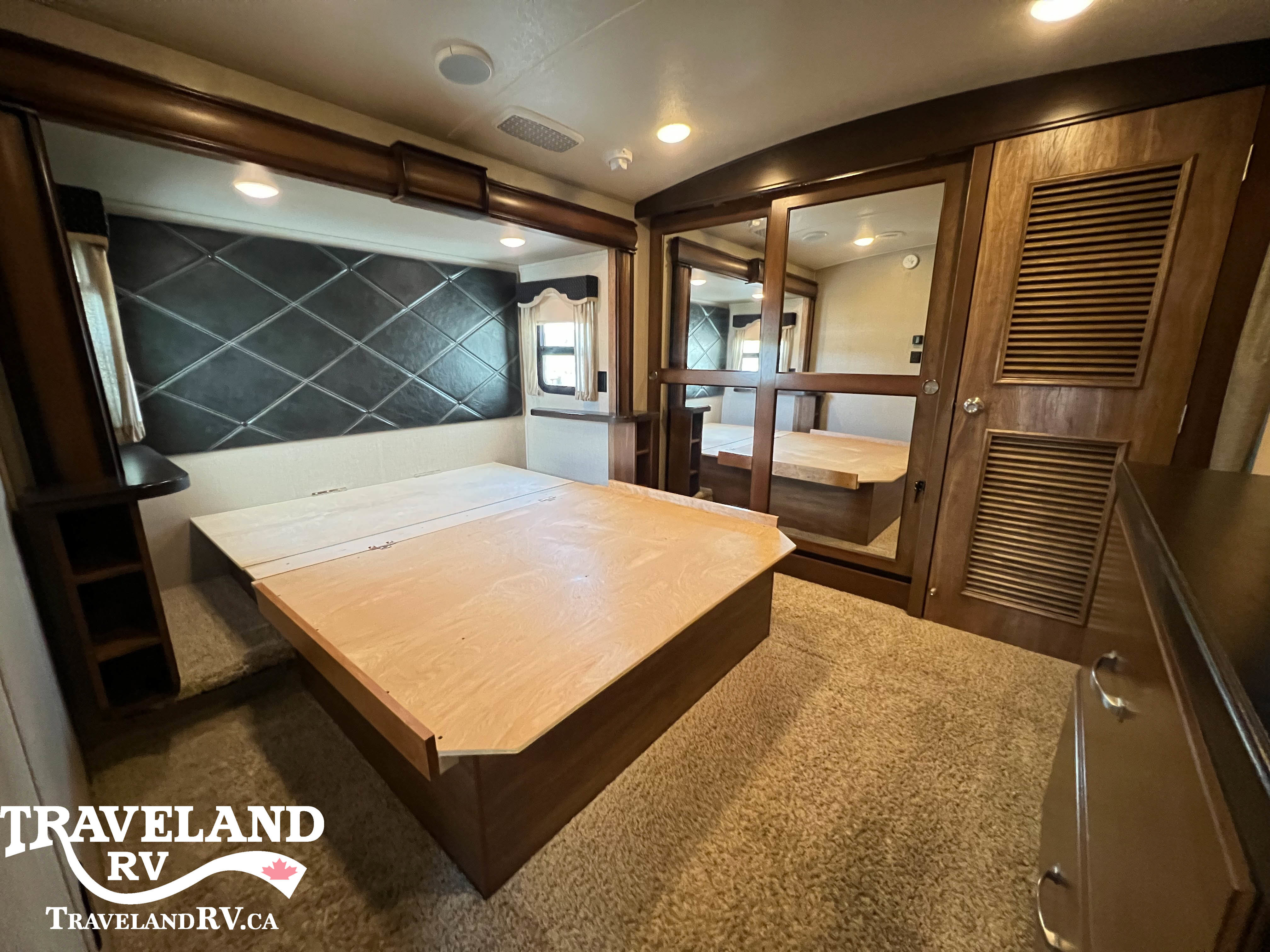 2018 KEYSTONE MONTANA 3160RL LEGACY EDITION - Image 27