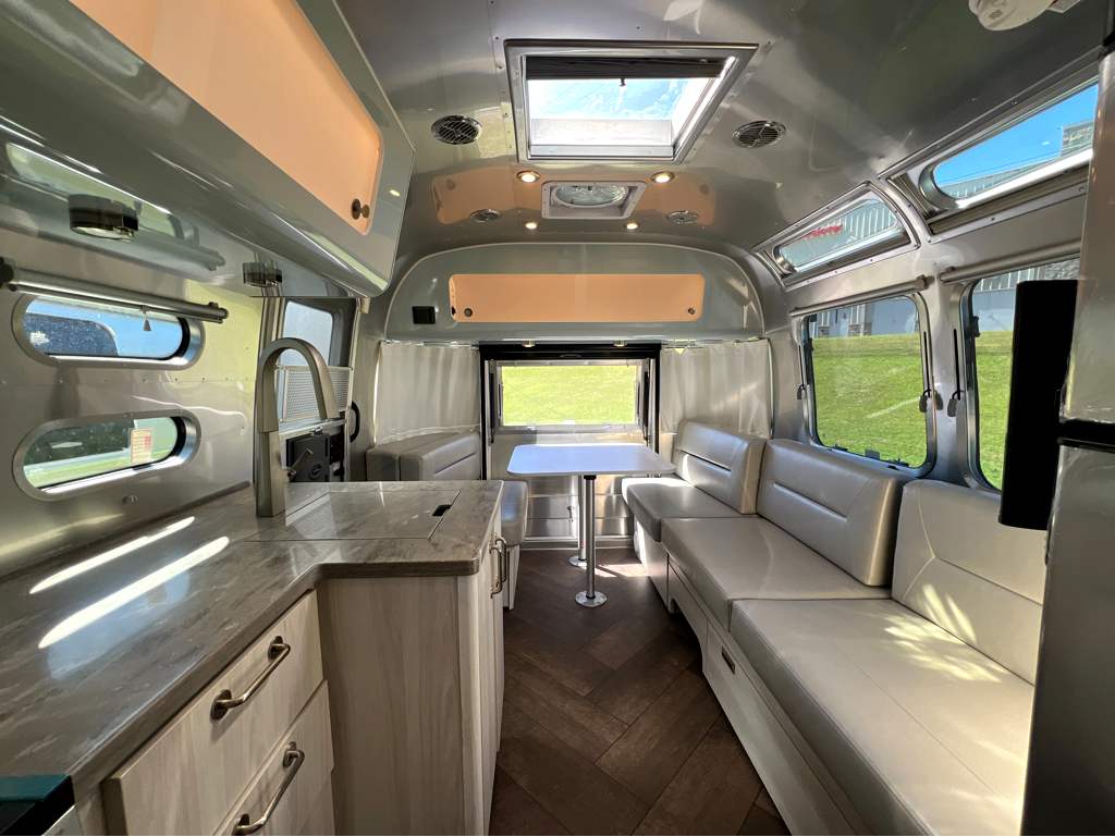 2027 AIRSTREAM INTERNATIONAL 27FBQ - Image 5