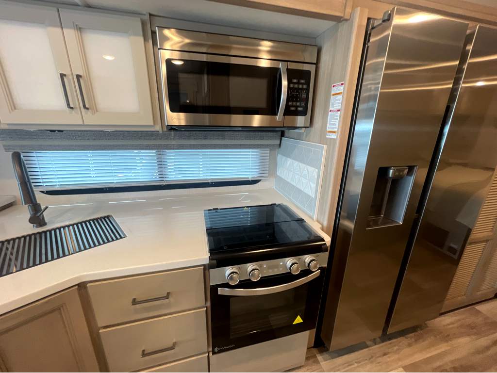 2027 THOR MOTOR COACH HURRICANE 35A - Image 21