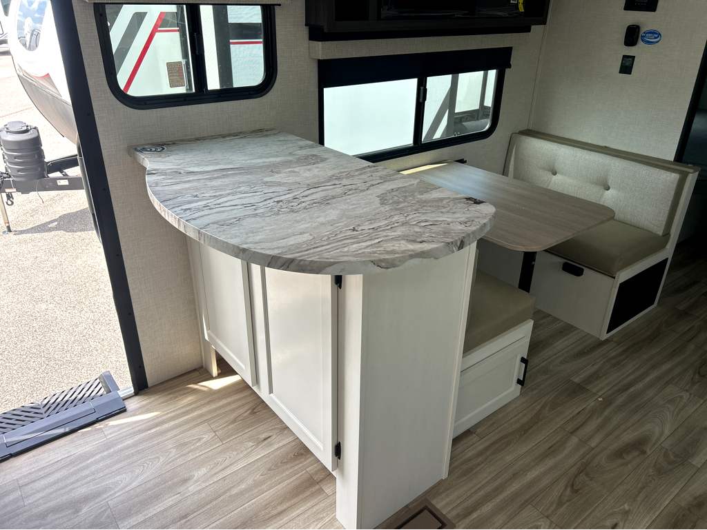 2026 VENTURE RV STRATUS 302VBH - Image 10
