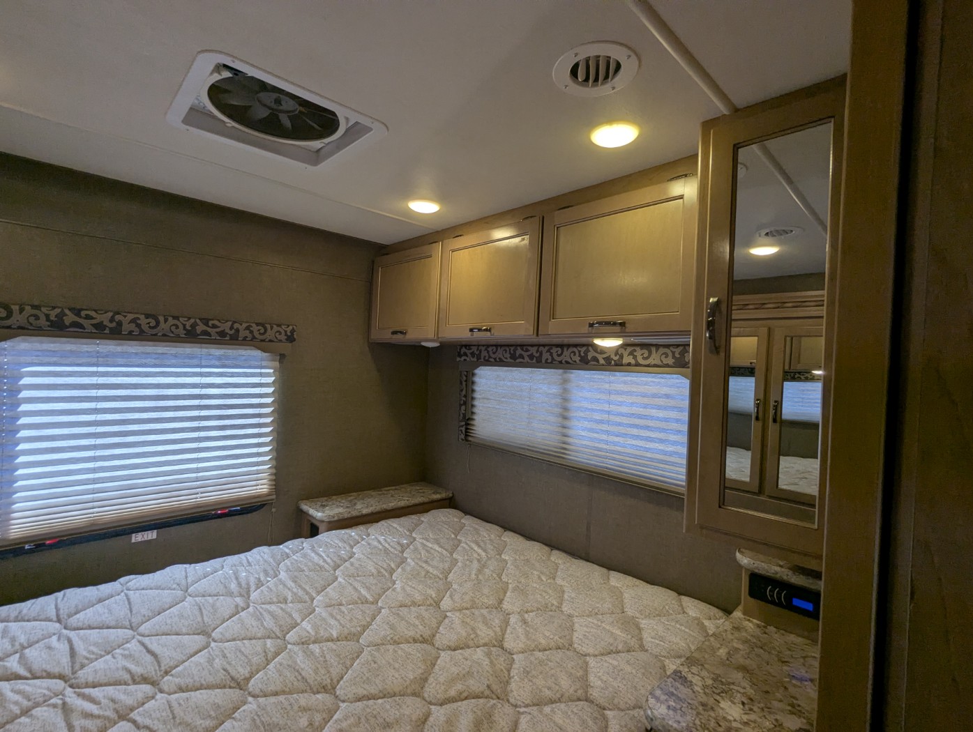 2018 Thor Motor Coach Four Winds 30D - Image 11