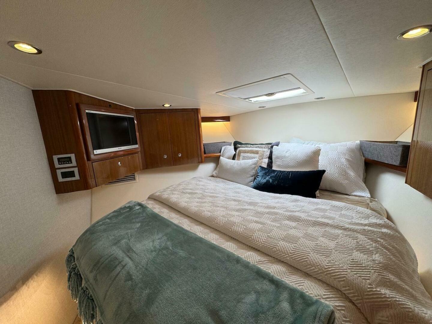 2007 VIKING 52 Convertible Base - Image 22