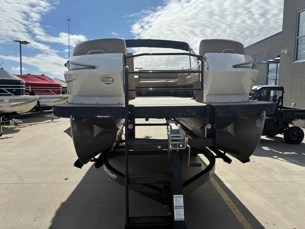 2015 Larson Escape 2200 RT - Image 4