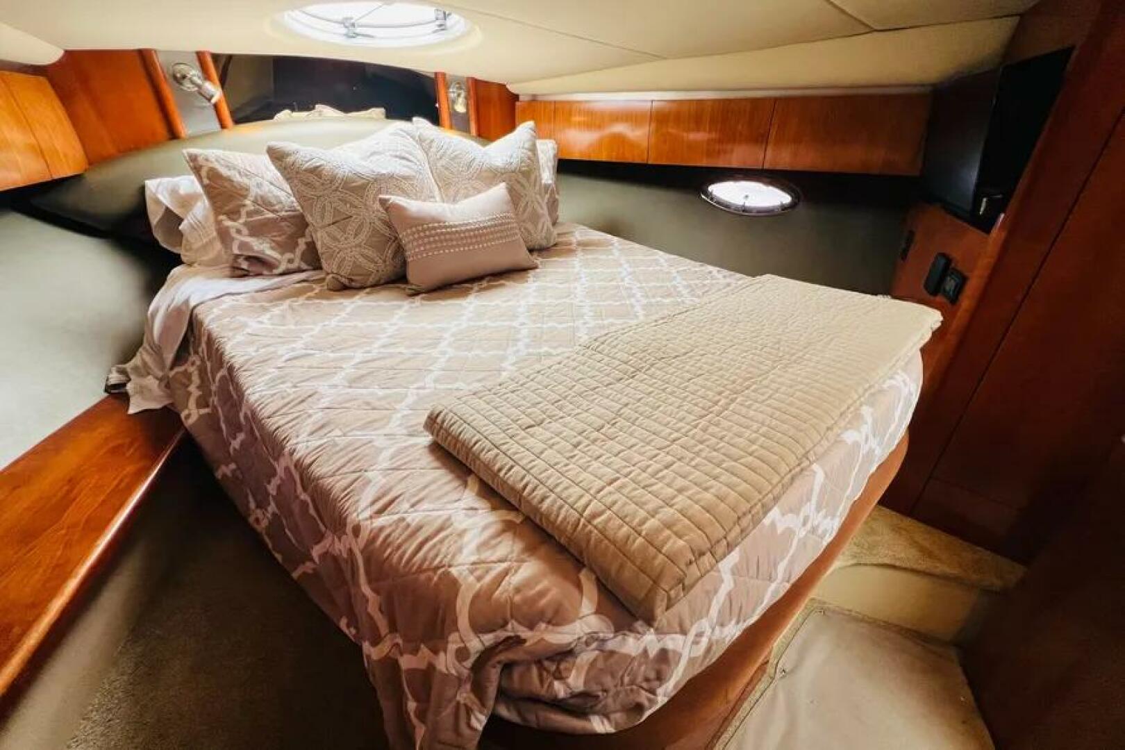 2006 Cruisers Yachts 420 Express - Image 24