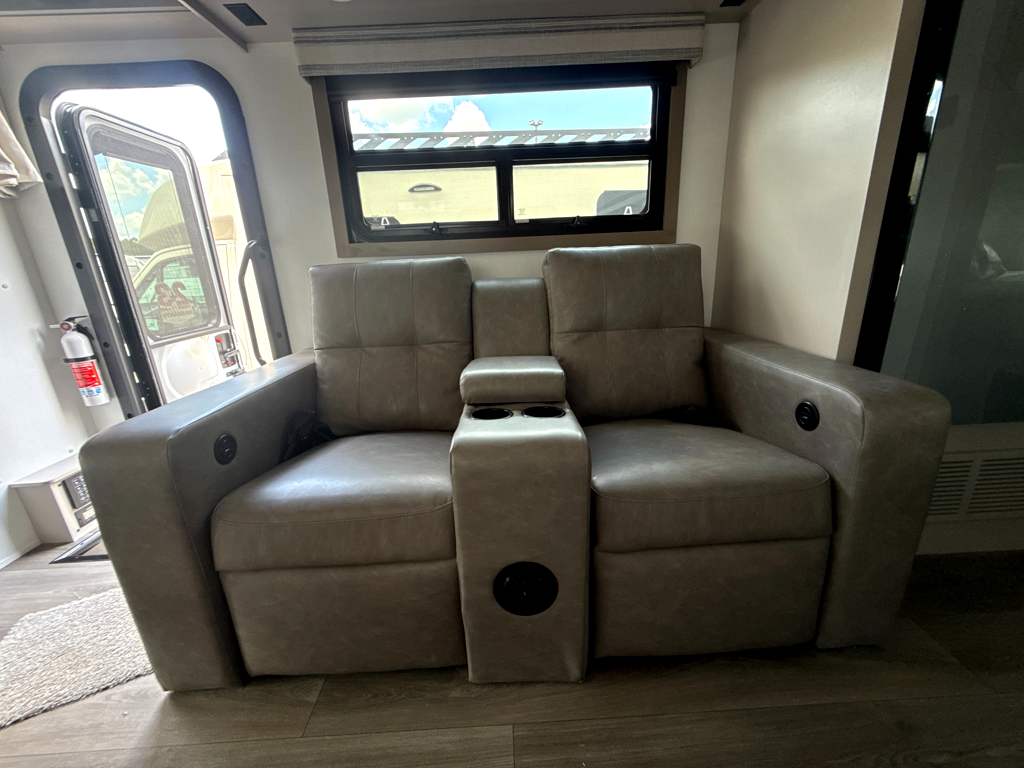 2027 ENTEGRA COACH ESTEEM XL 32U - Image 16