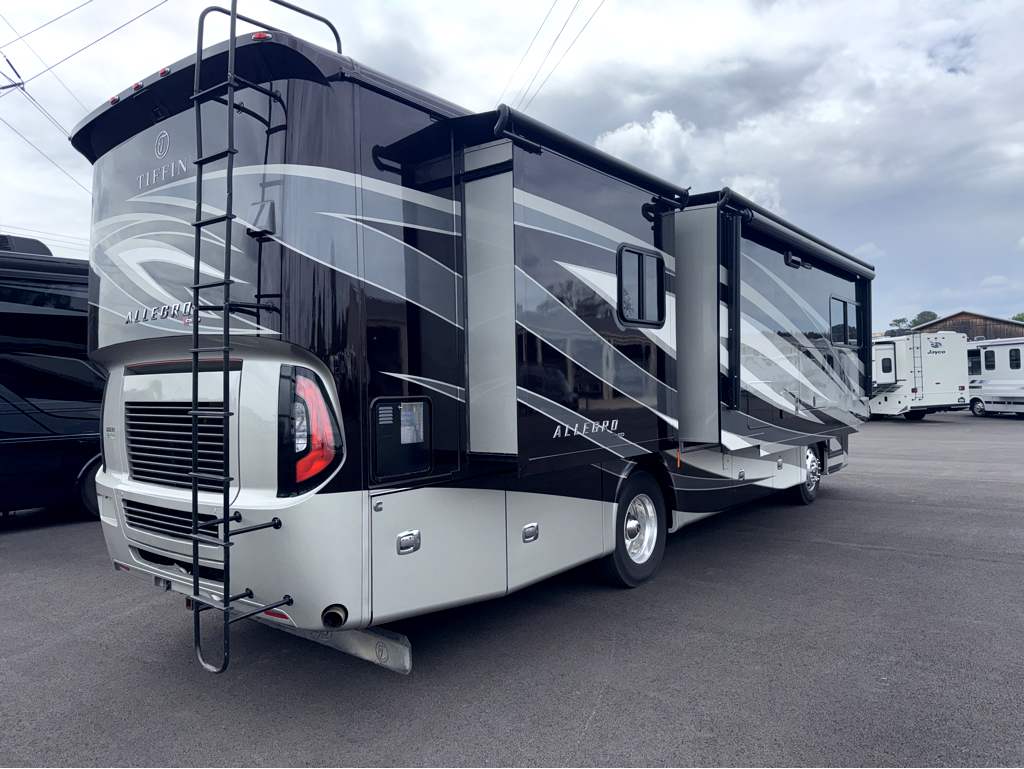 2018 TIFFIN ALLEGRO RED 33AA - Image 4