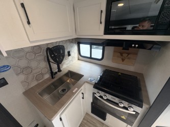 2026 VENTURE RV SPORTTREK STINGER 232VRL - Image 15