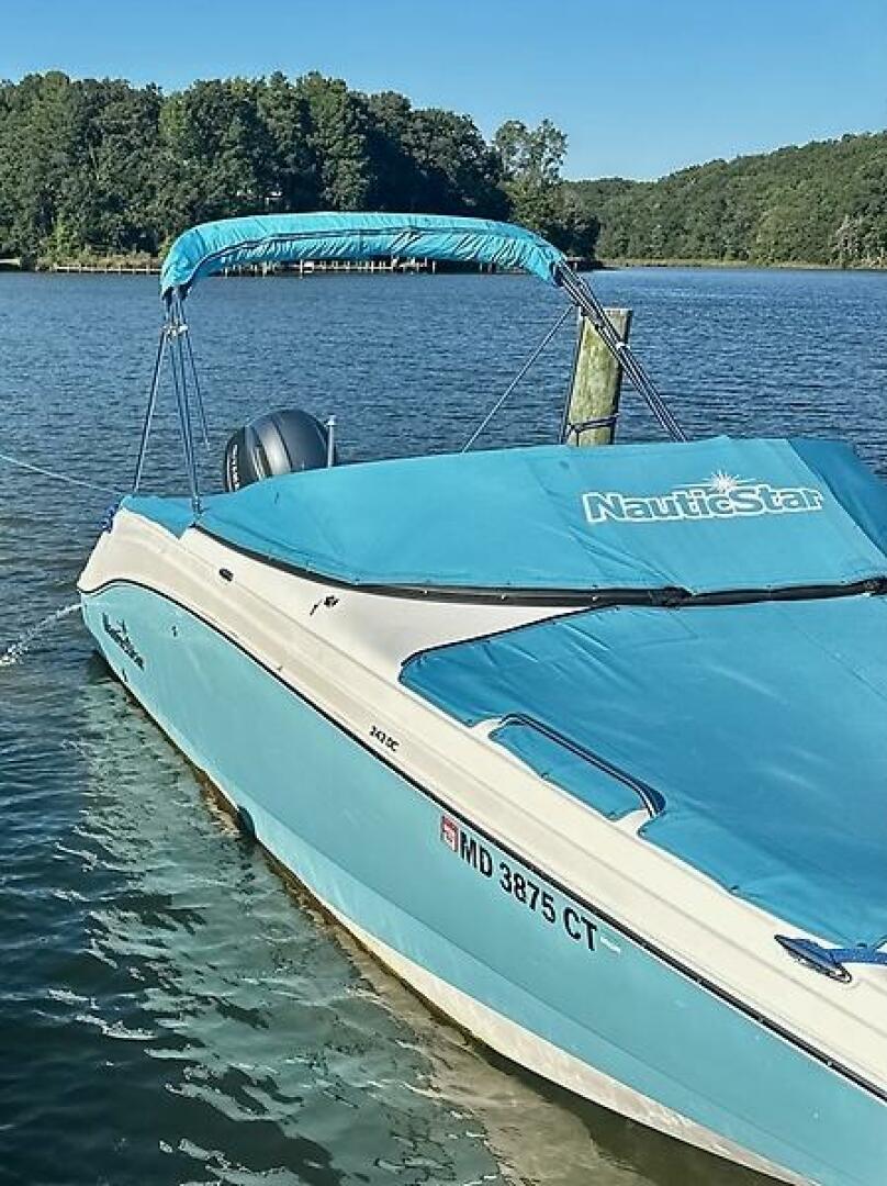 2019 NauticStar 243 DC - Image 2