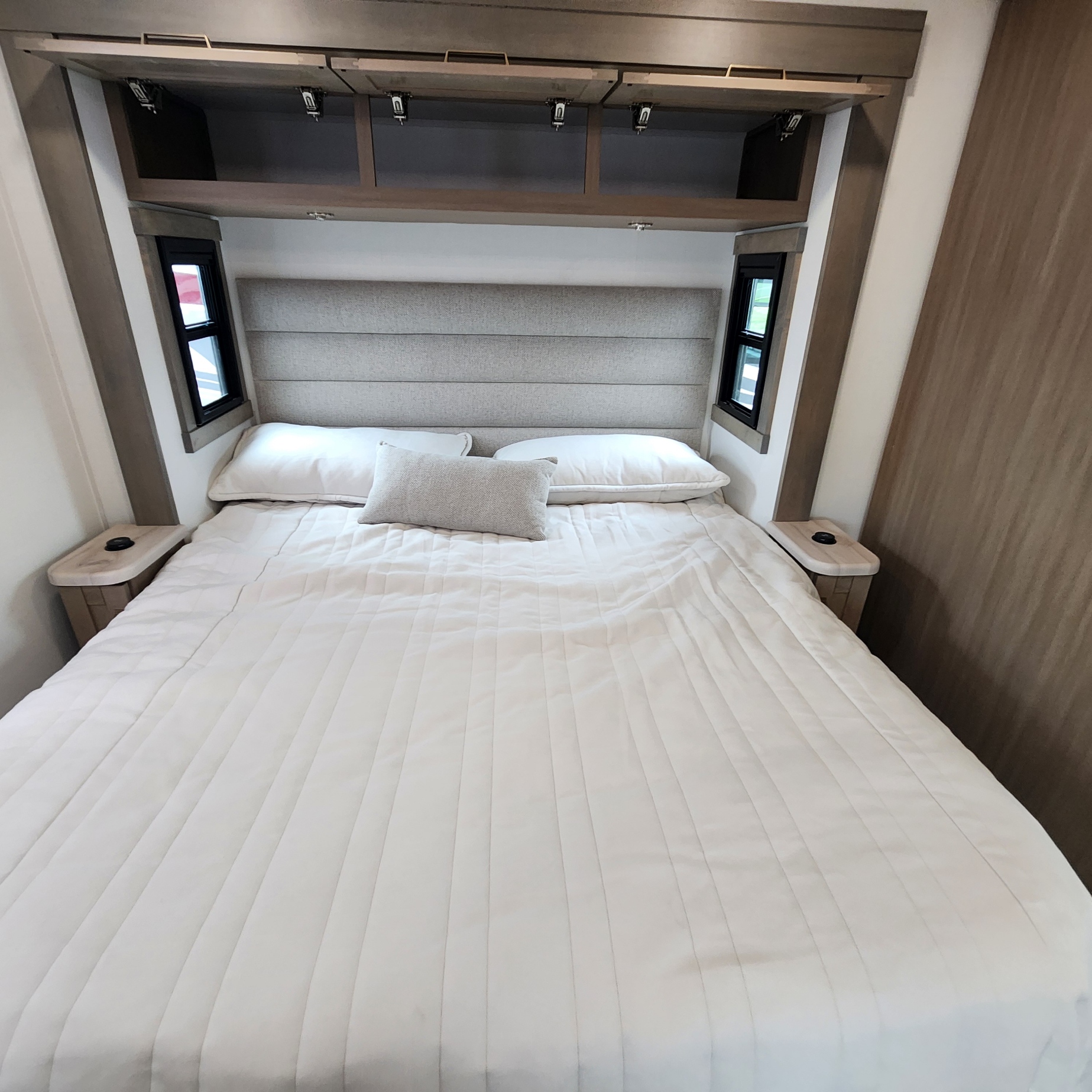 2027 JAYCO PRECEPT 36C - Image 25