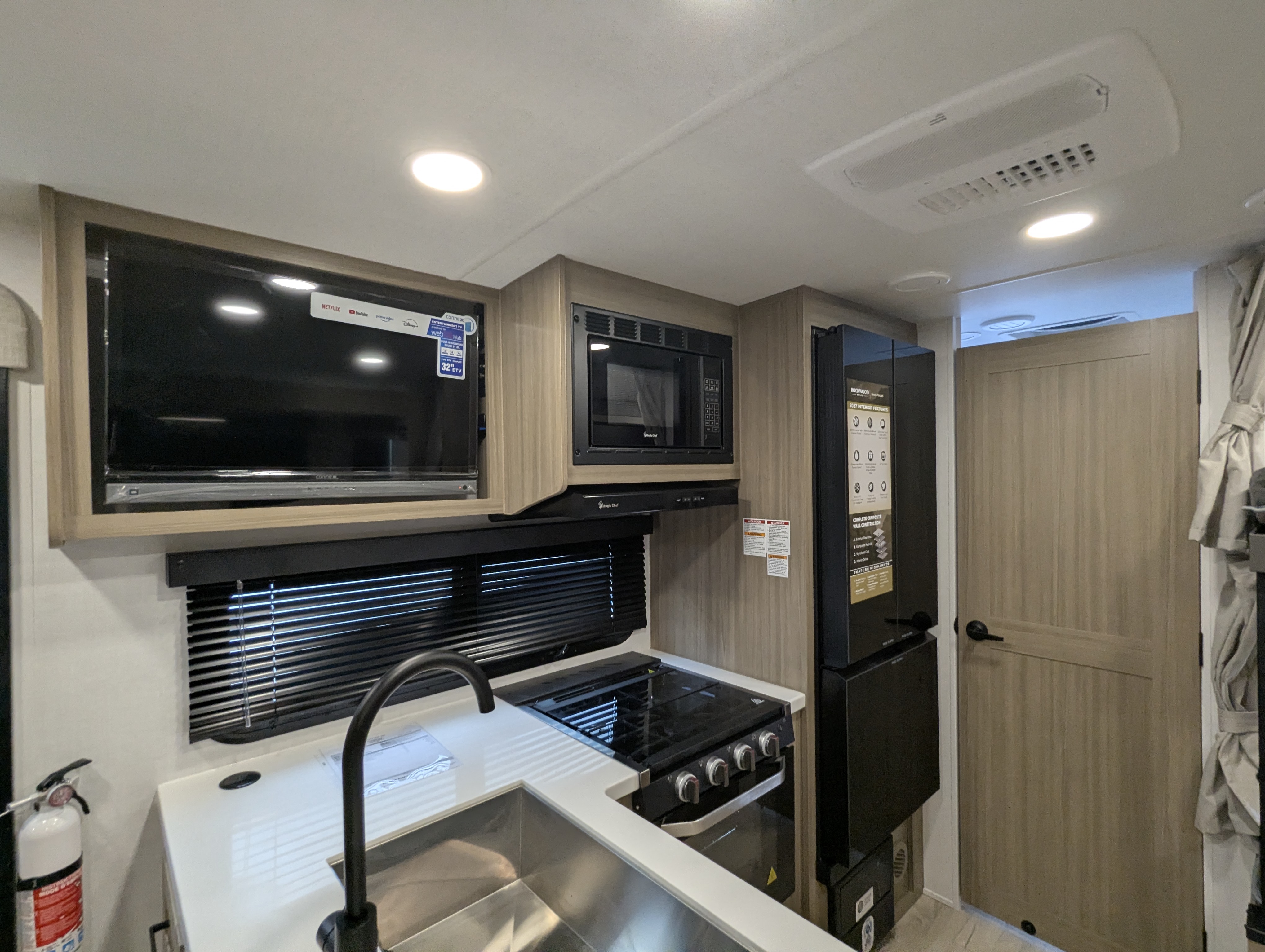 2027 Forest River Rockwood Mini Lite 2520BH - Image 19