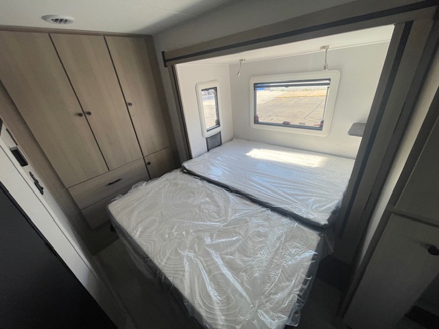 2026 SUNSEEKER 2400 BDSD - Image 12