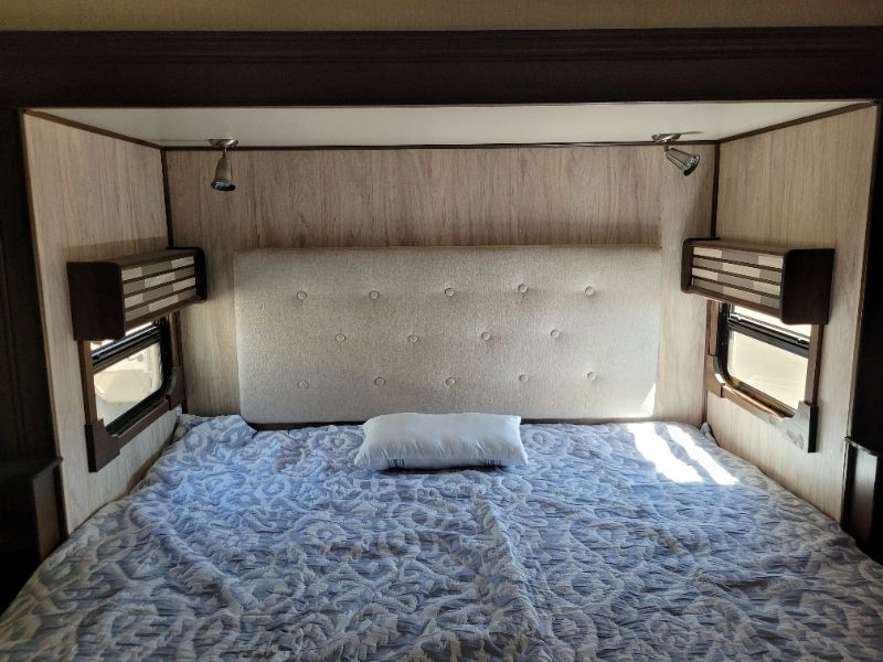 2018 Palomino Columbus 298RL - Image 18