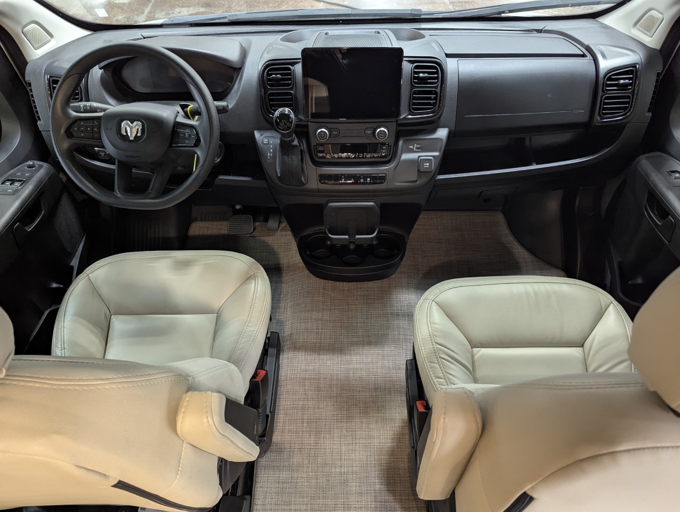 2024 Thor Motor Coach Rize 18M - Image 14