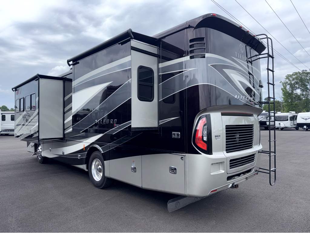 2018 TIFFIN ALLEGRO RED 33AA - Image 3