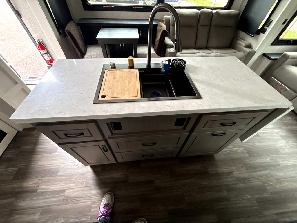 2025 JAYCO NORTH POINT 310RLTS - Image 11