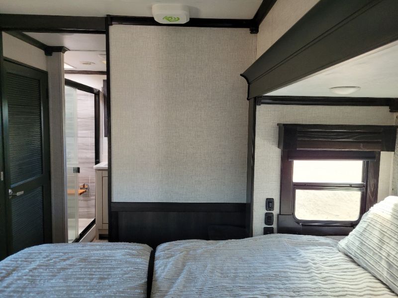 2021 CrossRoads Redwood RW3981FK - Image 10