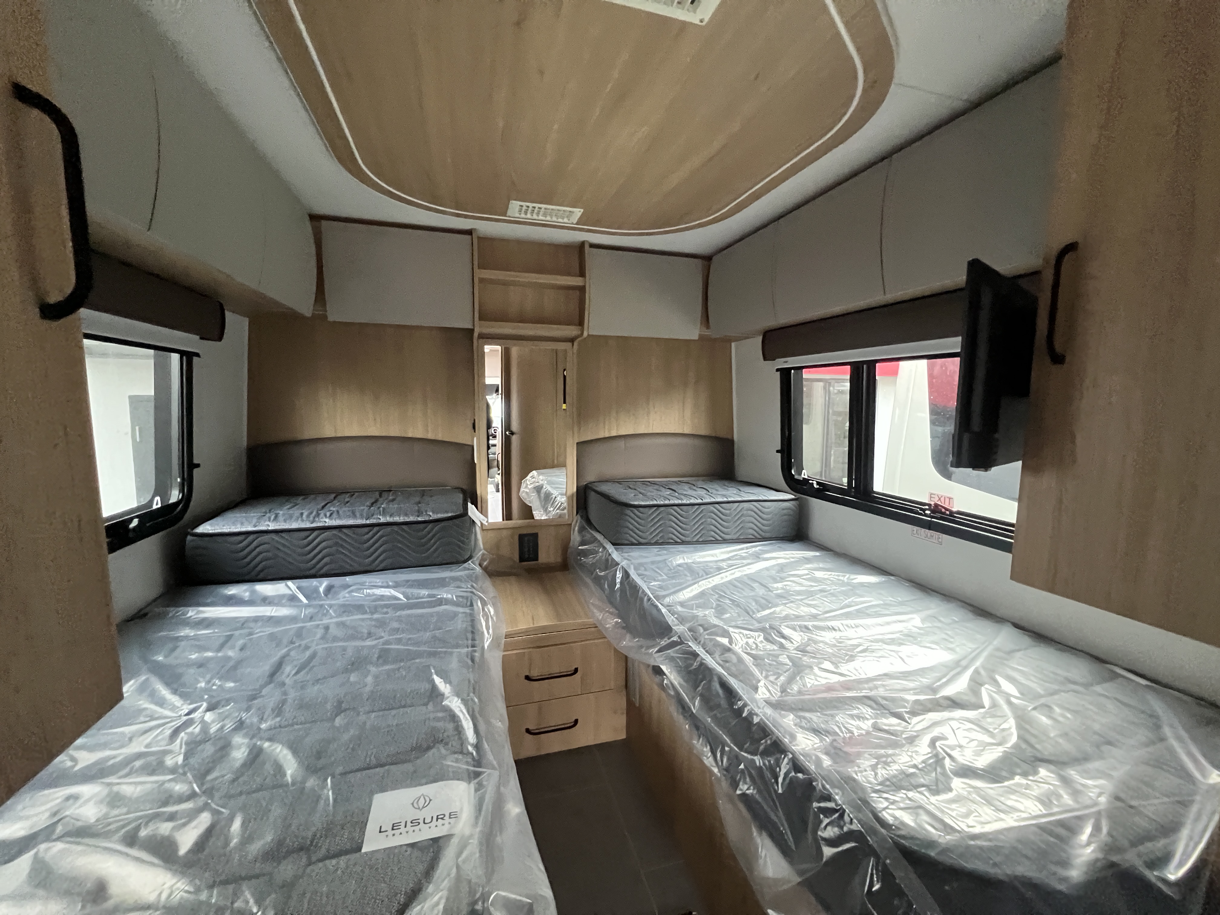 2027 Leisure Travel UNITY U24TB-AWD - Image 19